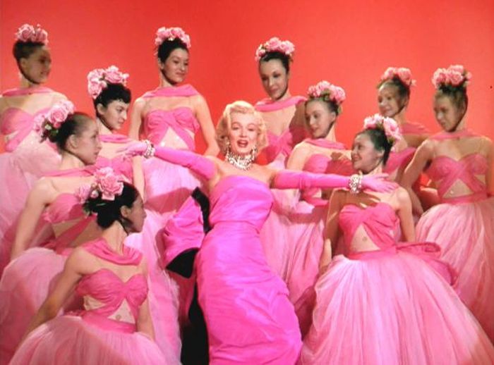 Cảnh phim kinh điển của Marilyn trong “Gentlemen prefer blondes”