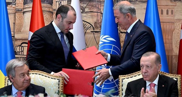 Trung tâm điều phối ở chung ở Istanbul, bao gồm các đại diện từ LHQ, Ukraine, Nga và Thổ Nhĩ Kỳ, sẽ kiểm tra tàu hàng tới Ukraine để đảm bảo chúng không mang theo vũ khí hoặc vật tư phục vụ tác chiến.