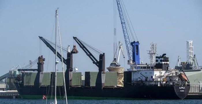 Hoạt động xuất khẩu ngũ cốc Ukraine đình trệ khi các cảng ở Biển Đen bị phong tỏa. Nga và Ukraine cáo buộc lẫn nhau rải thủy lôi trên biển khiến tàu hàng không thể tiếp cận các cảng trong khu vực.