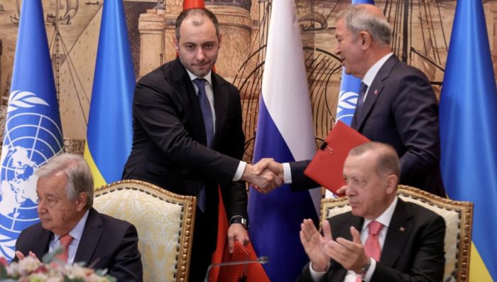 Theo thỏa thuận, nhóm gồm các nhân viên Thổ Nhĩ Kỳ, Ukraine và LHQ sẽ giám sát hoạt động chất hàng lên tàu tại cảng của Ukraine, trước khi chúng đi qua tuyến đường được vạch sẵn trên Biển Đen.