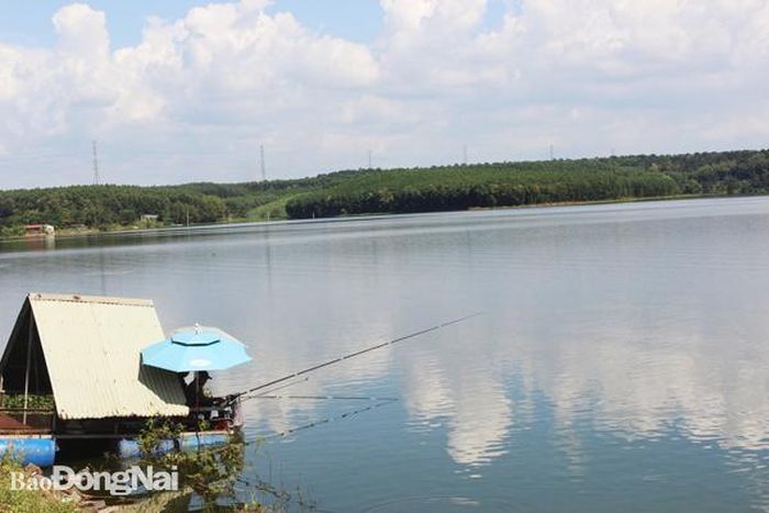 Đồng Nai đề xuất bổ sung khái niệm đất có mặt nước, mặt nước trong Luật Đất đai mới. Trong ảnh: Hồ Sông Mây (H.Trảng Bom). Ảnh: K.Minh