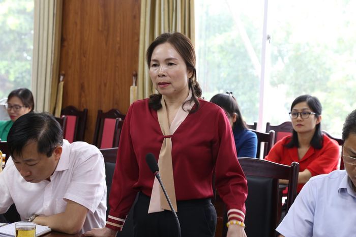 Đồng chí Dương Bích Nguyệt, Giám đốc Sở Giáo dục và Đào tạo phát biểu ý kiến.