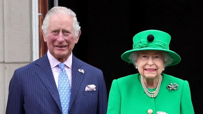 Nữ hoàng Elizabeth II và Thái tử Charles