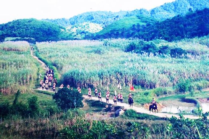 Ông theo sát phim trường "Trùng Quang tâm sử" để cố vấn