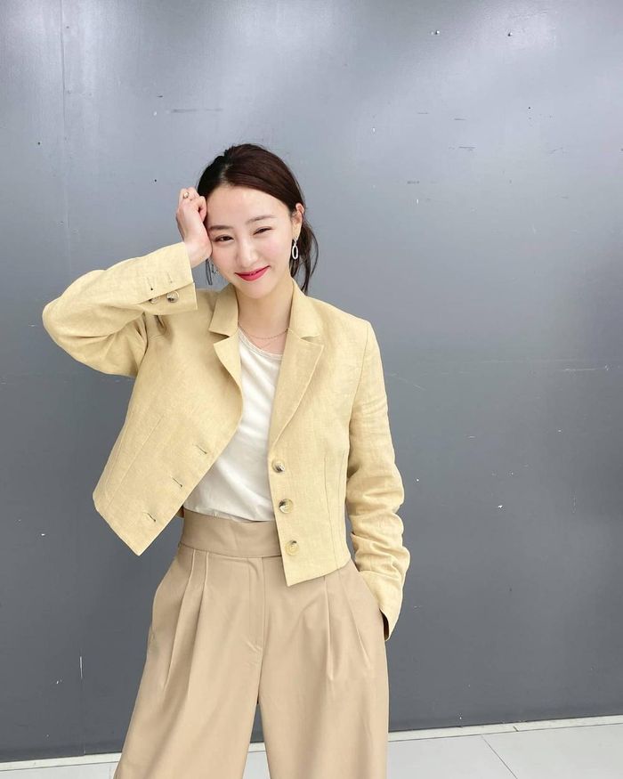 Blazer dáng lửng tuy không mới nhưng vẫn được rất nhiều cô nàng yêu thích.