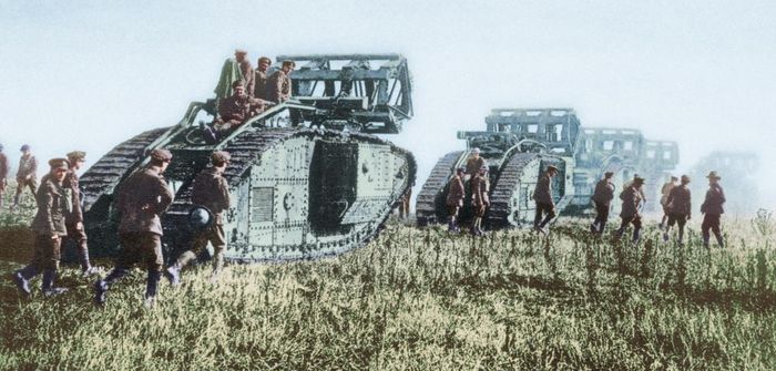 Nửa cuối năm 1917, hàng trăm xe tăng chọc thủng toàn bộ phòng tuyến Đức