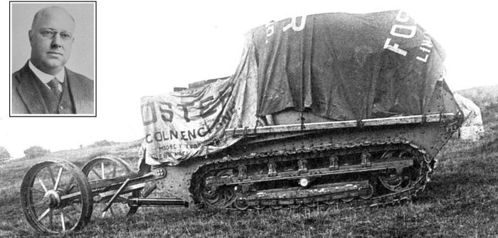 Tháng 9/1915, nhà sản xuất máy nông nghiệp William A. Tritton giới thiệu nguyên mẫu đầu tiên của xe tăng