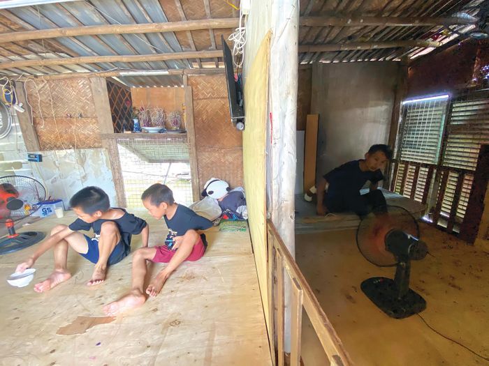 Bên trong một nhà phao. 