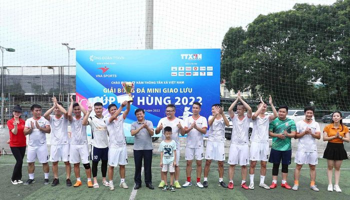 Đội bóng TTXVN xuất sắc giành chức vô địch Cúp Tứ hùng 2022. Ảnh: Phạm Kiên