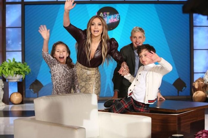 Jennifer Lopez cùng hai con trong chương trình truyền hình The Ellen Show.