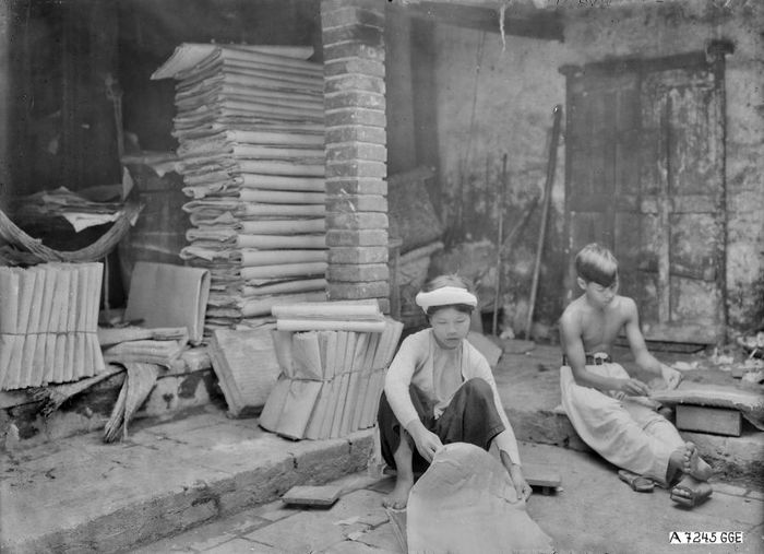 Sản phẩm được gấp thành từng thếp giấy đem tiêu thụ