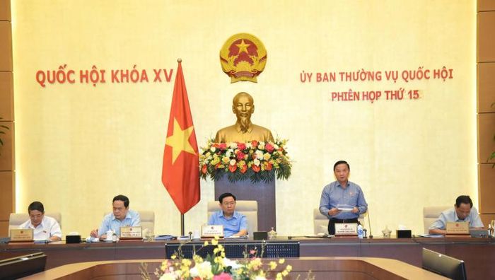 Phó Chủ tịch Quốc hội Nguyễn Khắc Định điều hành phiên họp. Ảnh: Quang Khánh