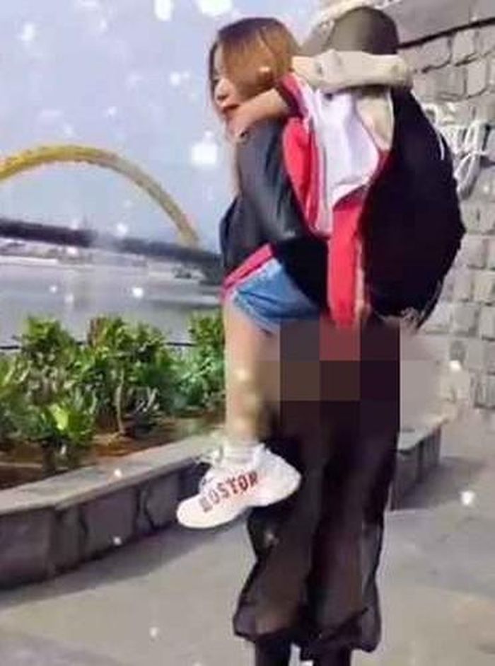 Qua cách ăn mặc của mẹ, trẻ vô thức thu nạp thẩm mỹ của mẹ sẽ biết cách chăm sóc, chú ý đến hình ảnh của chính bé từ khi còn nhỏ. Ảnh minh họa.
