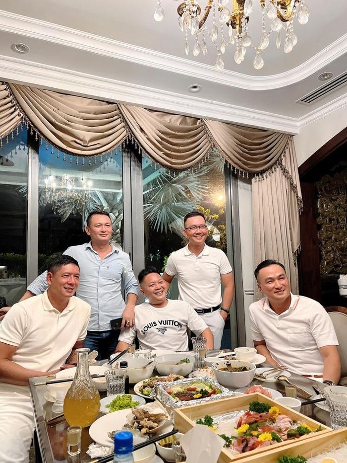 Diễn viên Bình Minh cũng có mặt trong buổi tiệc.