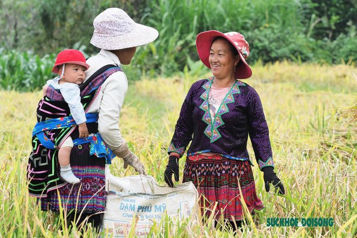 Không chỉ lôi cuốn về cảnh đẹp, Tả Lèng còn chứa đựng những nét văn hóa bản sắc của bà con nơi đây.