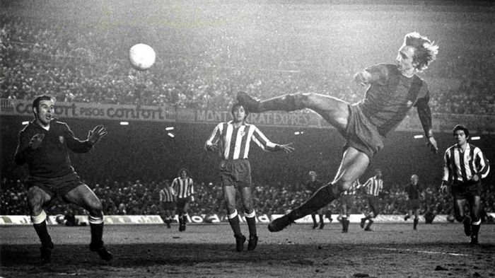 Pha lập công của Johan Cruyff