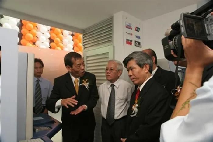Ông Đỗ Đức Cường (đang nói) có hơn 20 năm làm việc tại ngân hàng Citibank (Mỹ). (Ảnh: Vietnamnet). 