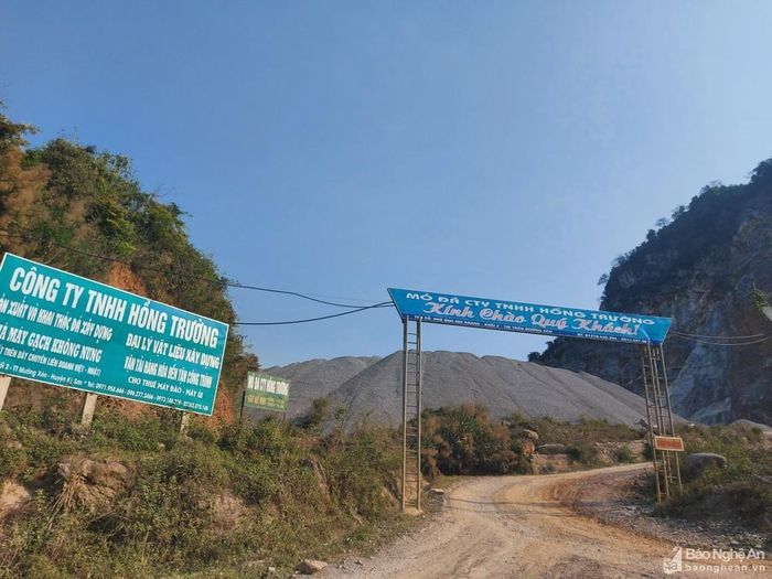 Mỏ đá của Công ty TNHH Hồng Trường đã bị đình chỉ. Ảnh: Tiến Hùng