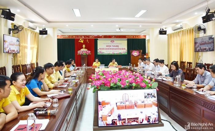 Các đại biểu tại điểm cầu Ủy ban MTTQ Việt Nam tỉnh Nghệ An. Ảnh: Hoài Thu