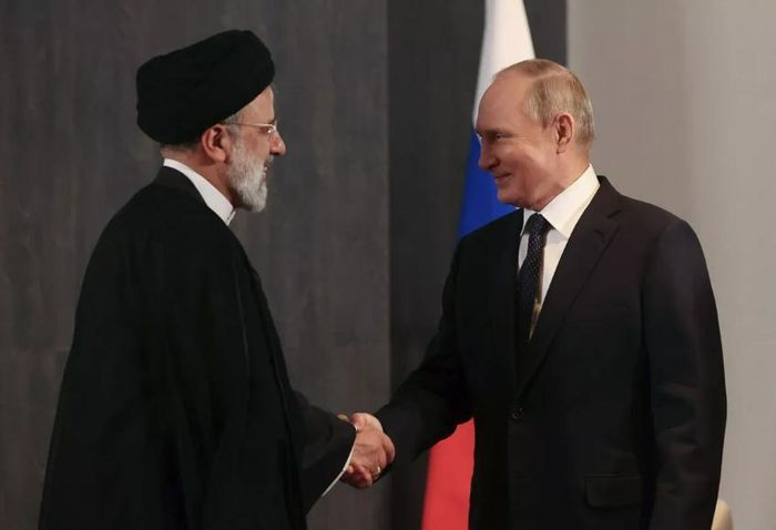 Tổng thống Nga Vladimir Putin gặp Tổng thống Iran Ebrahim Raisi vào ngày 15/9/2022 trong Hội nghị thượng đỉnh của Tổ chức Hợp tác Thượng Hải (SCO)