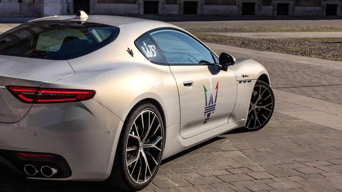  Trong khi đó, mẫu GranTurismo Folgore chạy điện được trang bị 3 mô-tơ, sản sinh công suất 1.200 mã lực, khả năng tăng tốc 0-100 km/h trong 2,6 giây, tốc độ tối đa 320 km/h. Các bản động cơ V6 có hiệu suất thấp hơn bản chạy điện. 