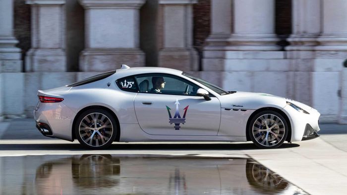  Nhiều khả năng GranTurismo bản động cơ đốt trong sẽ được trang bị động cơ V6 3.0L tăng áp kép, tuy nhiên hiệu suất có thể được tinh chỉnh so với mức 620 mã lực và mô-men xoắn 730 Nm trên MC20. Trên Maserati MC20, động cơ Nettuno V6 kết hợp cùng hộp số ly hợp kép 8 cấp, dẫn động cầu sau. 