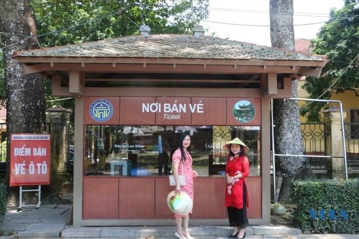 Khu di tích Lam Kinh cách thành phố Thanh Hóa chỉ hơn 50 km về phía Tây Bắc với đường đi thuận tiện để du khách tìm về.