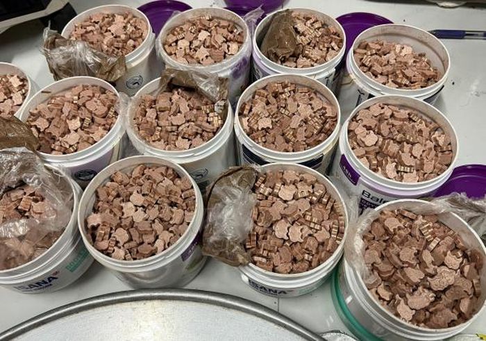 10 nghìn viên thuốc lắc các đối tượng cất giấu để chờ đưa đi tiêu thụ.