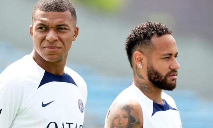 Cố vấn thể thao Luis Campos khẳng định, không có chuyện Mbappe yêu cầu PSG bán Neymar