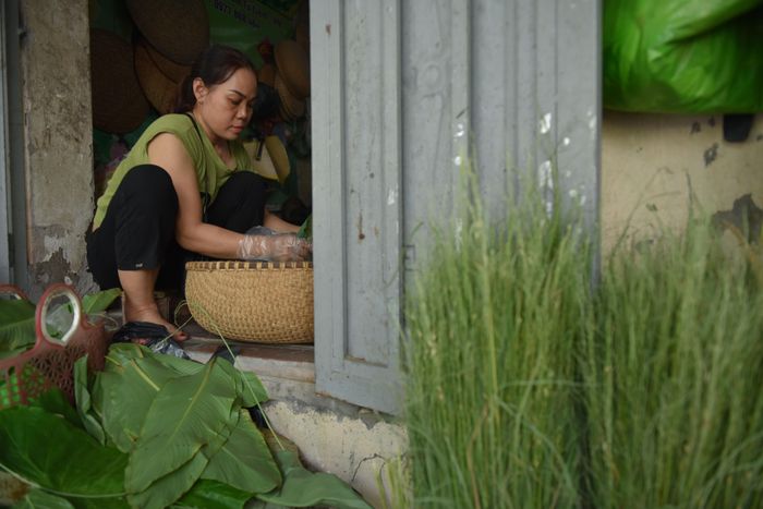 Sản phẩm cốm của làng Mễ Trì đa dạng từ cốm tươi, cốm khô, xôi cốm cho đến bánh cốm, chè cốm, chả cốm.
