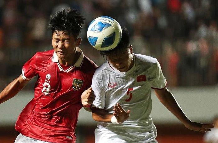 Trước đó ở giải U16 Đông Nam Á hồi tháng 8 vừa qua, cầu thủ Indonesia cũng trải qua cảm xúc trái chiều khi đối đầu Việt Nam