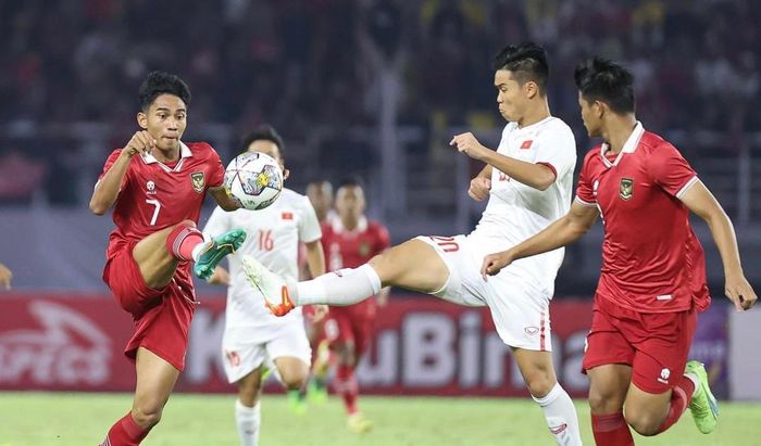 Indonesia có lợi thế sân nhà song đã phải trải qua trận đấu nghẹt thở trước U20 Việt Nam, có thời điểm họ bị Khuất Văn Khang cùng đồng đội dẫn trước 2-1