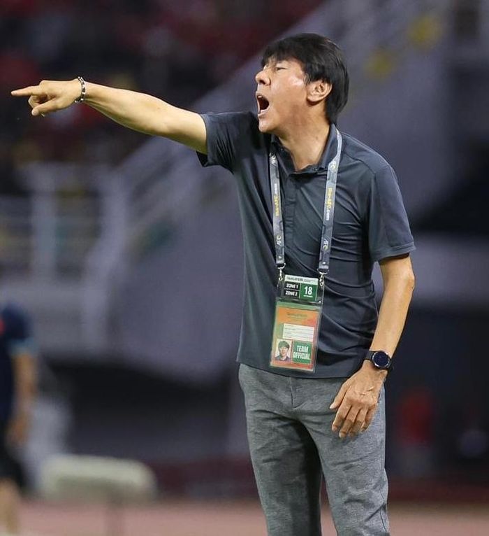 Sau 3 năm dẫn dắt các đội tuyển quốc gia Indonesia và U20 Indonesia nói riêng, HLV Shin Tae-yong toàn hòa và thua trước các đại diện Việt Nam. Với khát khao chiến thắng, ông thầy người Hàn liên tục hò hét, chỉ đạo học trò trên sân