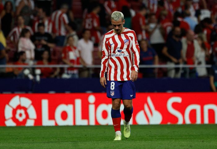  HLV Diego Simeone dường như muốn dành Antoine Griezmann cho những trận cầu quan trọng. Ở lần đầu đá chính cho Atletico Madrid mùa này, tiền đạo người Pháp lại gây thất vọng với màn thể hiện nhạt nhòa. Atletico chỉ thắng 1 trong 13 trận derby Madrid gần nhất. 