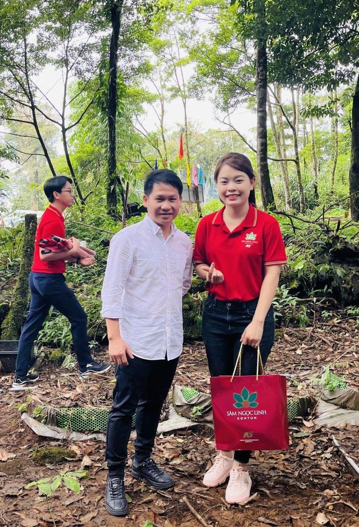 Ca sĩ Trọng Tấn tại vườn trồng sâm trên núi Ngọc Linh