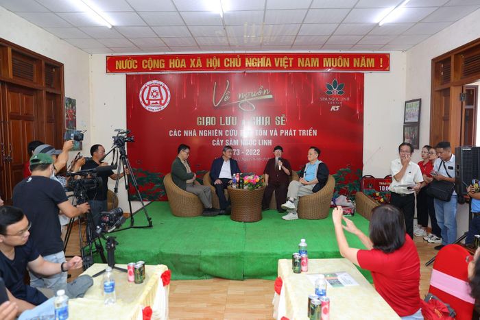 Dược sĩ Đào Kim Long chia sẻ về khối lượng Sâm Ngọc Linh tai thời điểm năm 1973 tới báo giới và các quan khách
