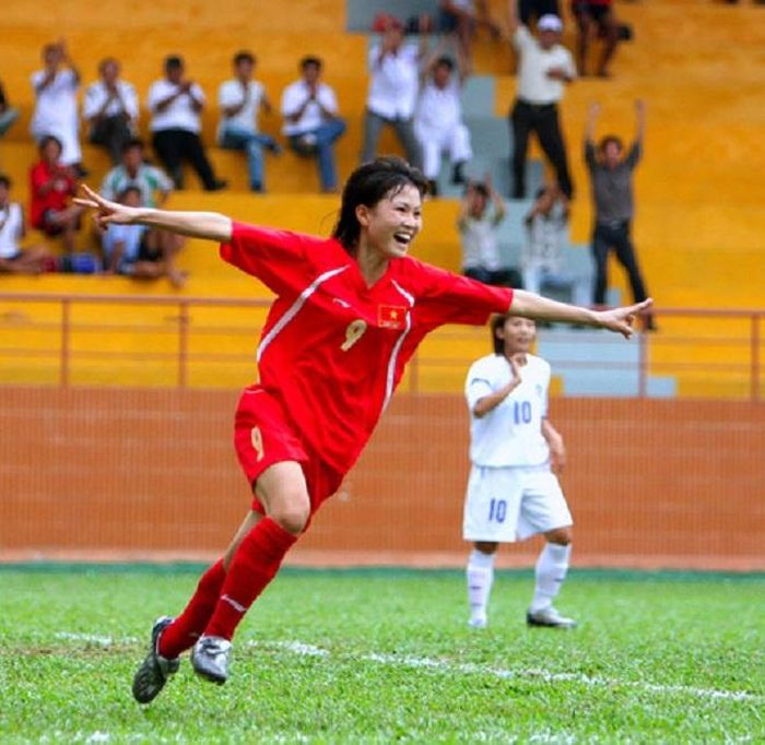 Ngọc Châm khi còn thi đấu luôn được coi là hoa khôi của bóng đá Việt Nam