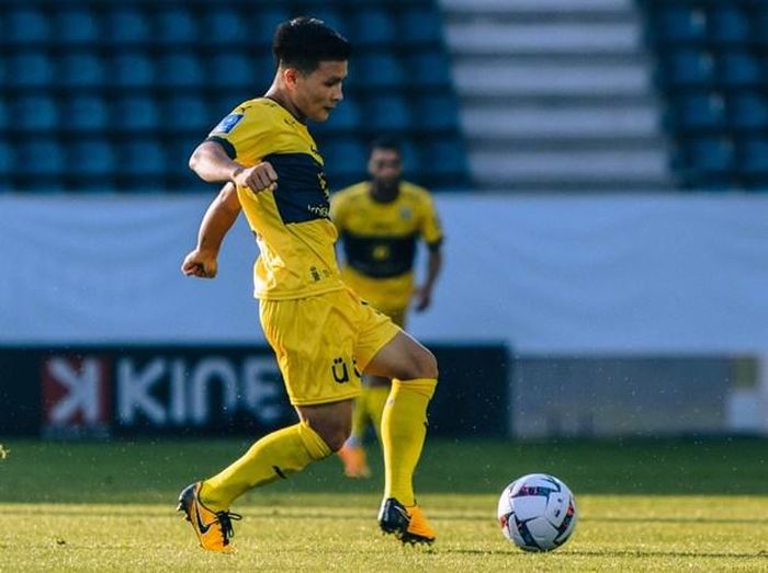 Quang Hải cần thuyết phục để Pau FC cho phép trở về nước thi đấu AFF Cup 2022. (Ảnh: Pau FC) 