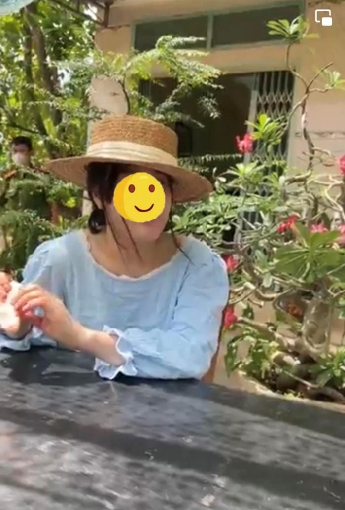 Đến khi bị các nạn nhân phát hiện và giữ lại, Anna phiên bản Việt vẫn giữ nét mặt hồn nhiên ngây thơ như không có chuyện gì.