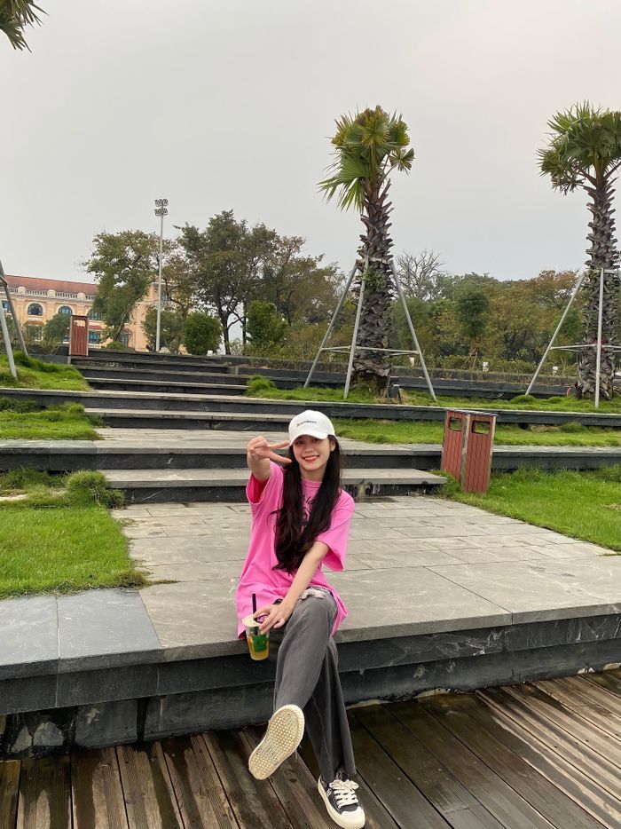 Với vẻ đẹp này, nhiều người hâm mộ cho rằng Như Tuyền không cần hối tiếc khi chia tay bóng đá...