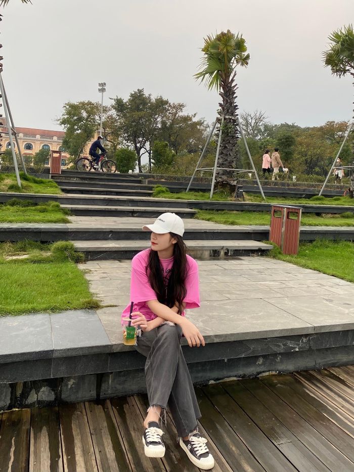 Phong cách thời trang sporty của Như Tuyền