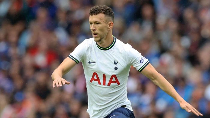  Perisic thuận hai chân và có thể chơi ở nhiều vị trí từ chạy cánh đến bó vào trung lộ. Cựu tiền vệ Inter Milan có 4 kiến tạo sau 9 trận trên mọi đấu trường. Perisic góp công giúp CLB thành London có 5 chiến thắng, 2 hòa ở Premier League. Hiện, Tottenham chỉ kém đội đầu bảng Arsenal 1 điểm. 
