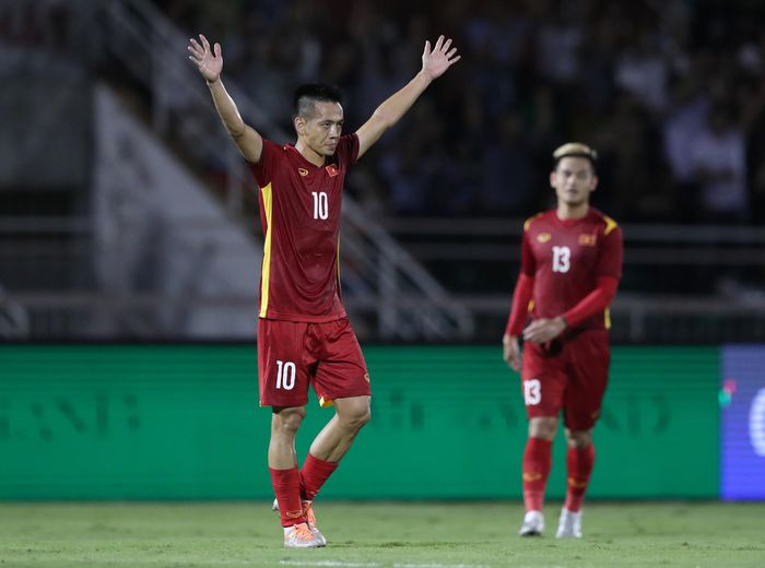  Bàn thắng như phần nào giúp Văn Quyết cởi bỏ áp lực sau 2 năm vắng bóng tại tuyển và cũng là câu trả lời đanh thép cho những hoài nghi về phong độ và sự hòa nhập trong lối chơi của đội. 