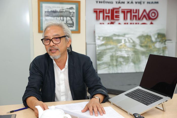 Nghệ sĩ nhiếp ảnh Dương Minh Long, thành viên BGK