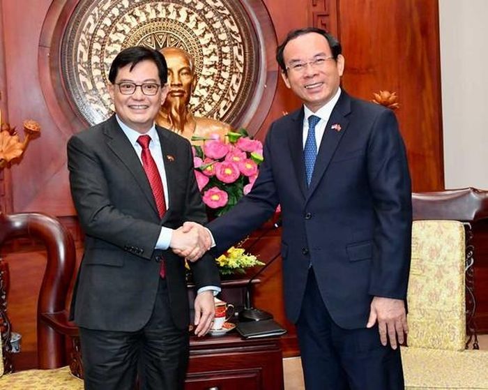 Bí thư Thành ủy TPHCM Nguyễn Văn Nên tiếp Phó Thủ tướng Singapore Vương Thụy Kiệt. Ảnh: VIỆT DŨNG
