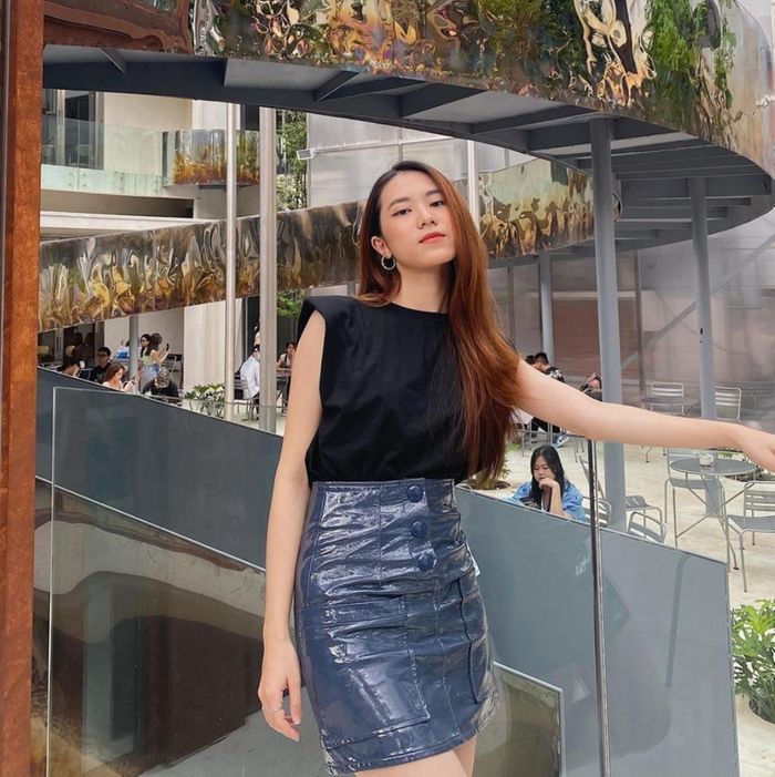 Diễm Huyền mặc đẹp mỗi ngày đến công ty, cô cho biết cấp trên của mình là một người rất chú trọng đến thời trang.