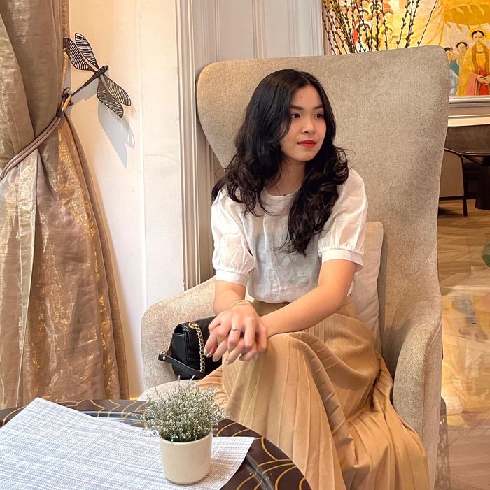 Diệu Vy cố gắng mặc đẹp mỗi ngày khi đi làm để đáp ứng sở thích thời trang của mình.