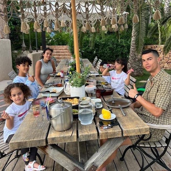 Ronaldo sở hữu một loạt các khu biệt thự tuyệt đẹp ở Manchester, Madrid, Turin và Madeira