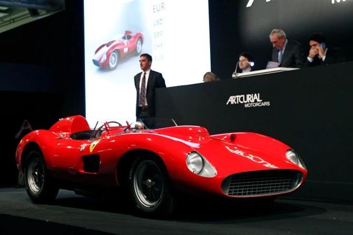 Đây là một trong những siêu xe thể thao tuyệt đẹp khác của Messi - Ferrari 335S Spider Scaglietti