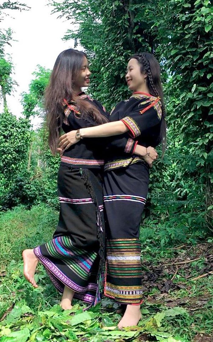 Các họa tiết đa dạng, sinh động chính là điểm nhấn nổi bật cho mỗi một sản phẩm thổ cẩm Êđê đều độc đáo, khác biệt